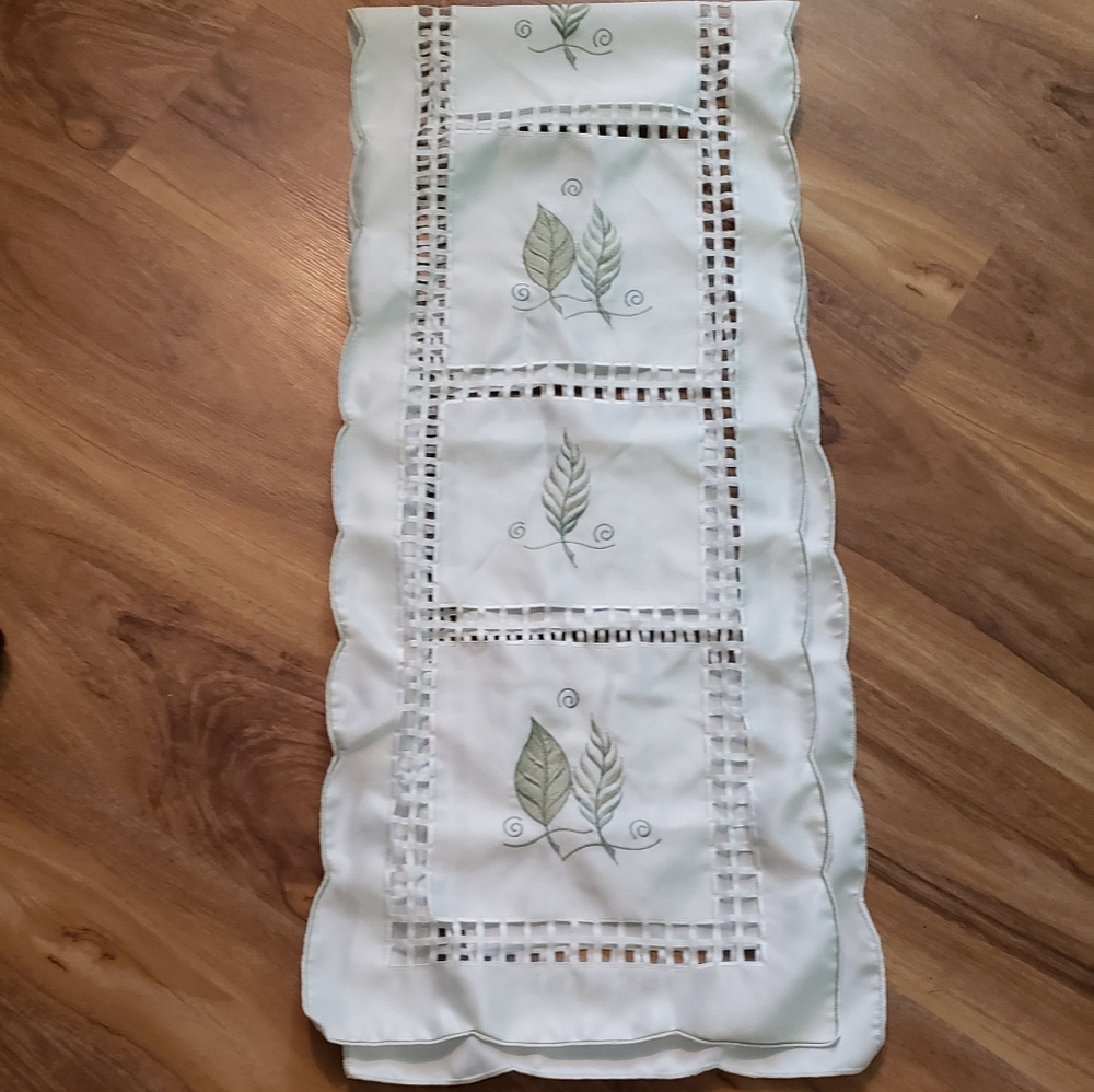 SALE 7 FOR $20 Nwot Embroidered Leaf Table Runner
